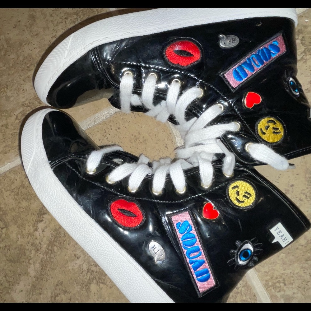 Used kids sneakers